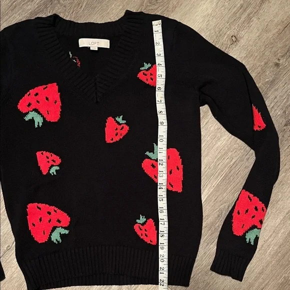 LOFT V-Neck knitted Sweater Navy blue with Red Strawberry Pattern - Picture 3 of 6